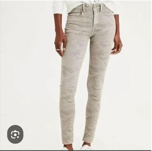 American Eagle Women's Muted Grey Camo Next Level Stretch High Rise Jeggings - 4